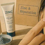Crème visage zinc sur peau, flacon et poudre de zinc, réduction sébum et rougeurs