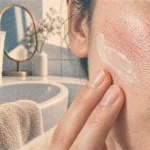 Crème pour dartre visage : appliquer sur une joue sèche