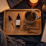 Huile cbd cbn sommeil : plateau avec pipette et tisane